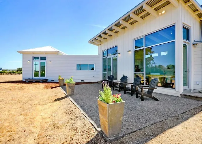 Sonoma-Napa Wine Country Retreat Surrounded By Vineyards, Views, & Privacy